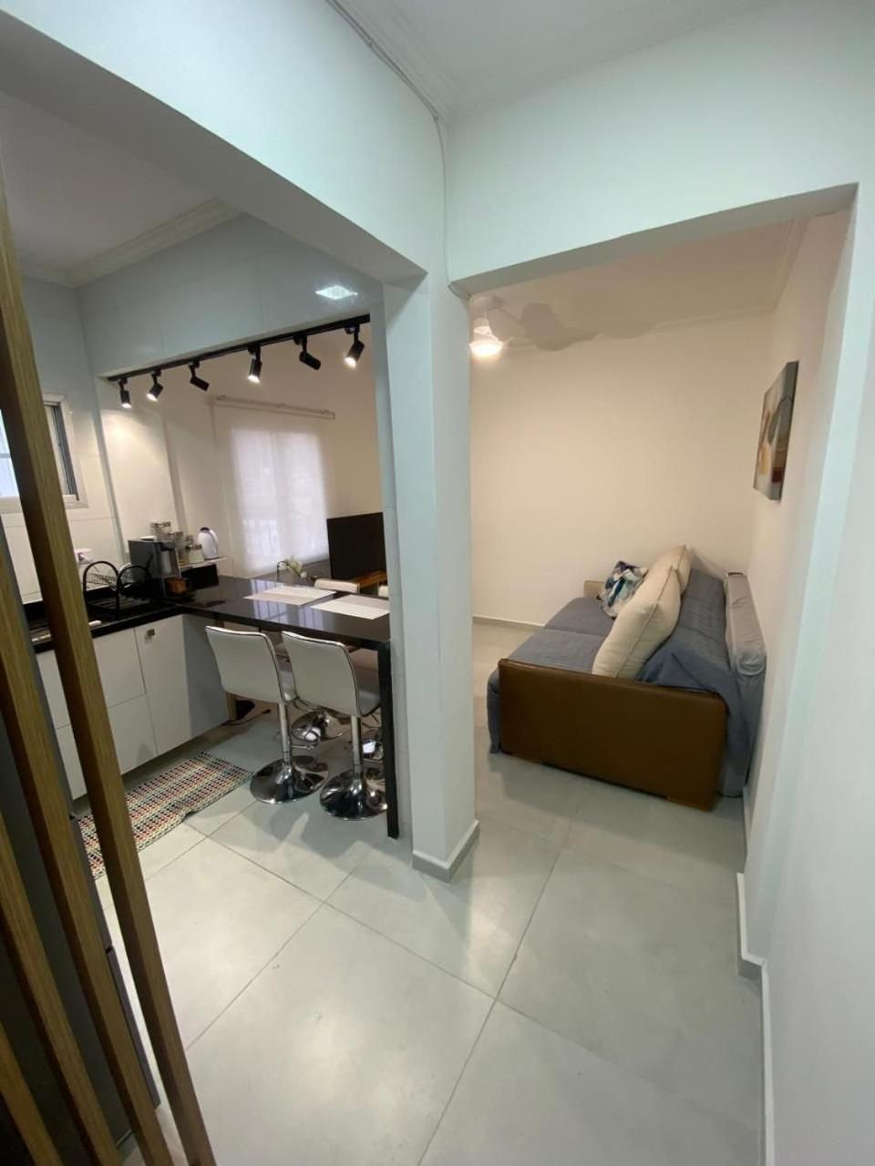 Canto Forte- Suite C/Varanda - Ate 5 Hospedes- Garagem - Wi Fi E 200 Metros Da Praia, 50 Metros Da Av Gastronomica Da Pg Praia Grande  Exterior foto