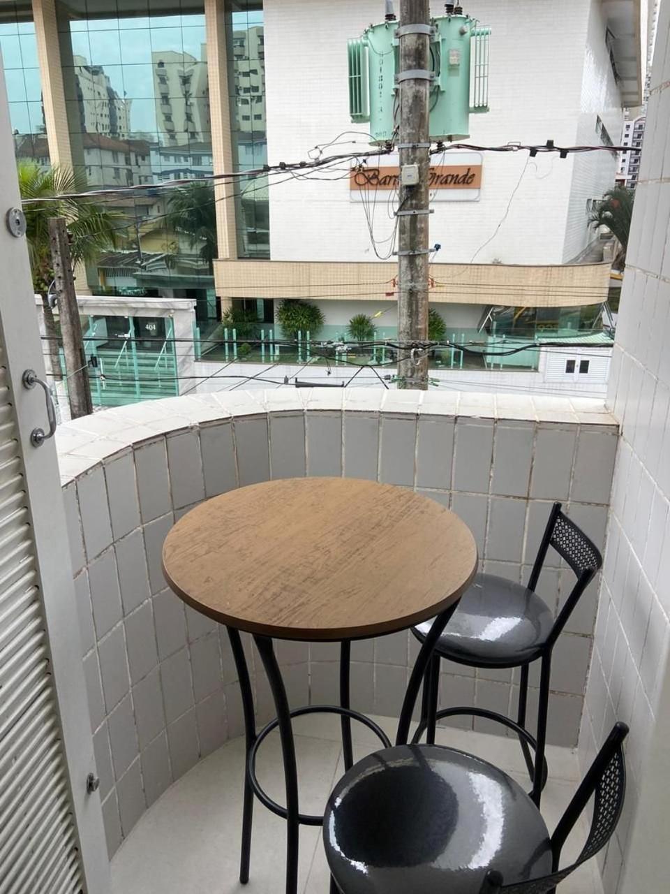 Canto Forte- Suite C/Varanda - Ate 5 Hospedes- Garagem - Wi Fi E 200 Metros Da Praia, 50 Metros Da Av Gastronomica Da Pg Praia Grande  Exterior foto